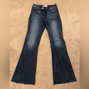 Sz 7 kancan. Cut on the bottom.